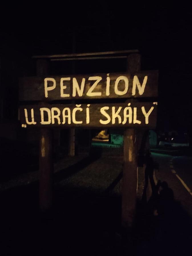 Hotel Penzion U Draci Skaly à Svojse Extérieur photo